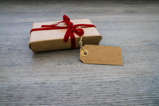 6 Corporate Gift Giving Etiquettes You Must Know